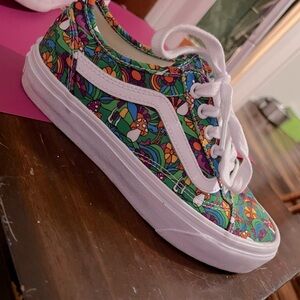 Vans Mushrooms Size 6
